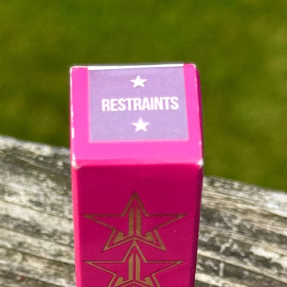 💄 NIB New Jeffree Star Restraint Velour Liquid Lipstick Metallic